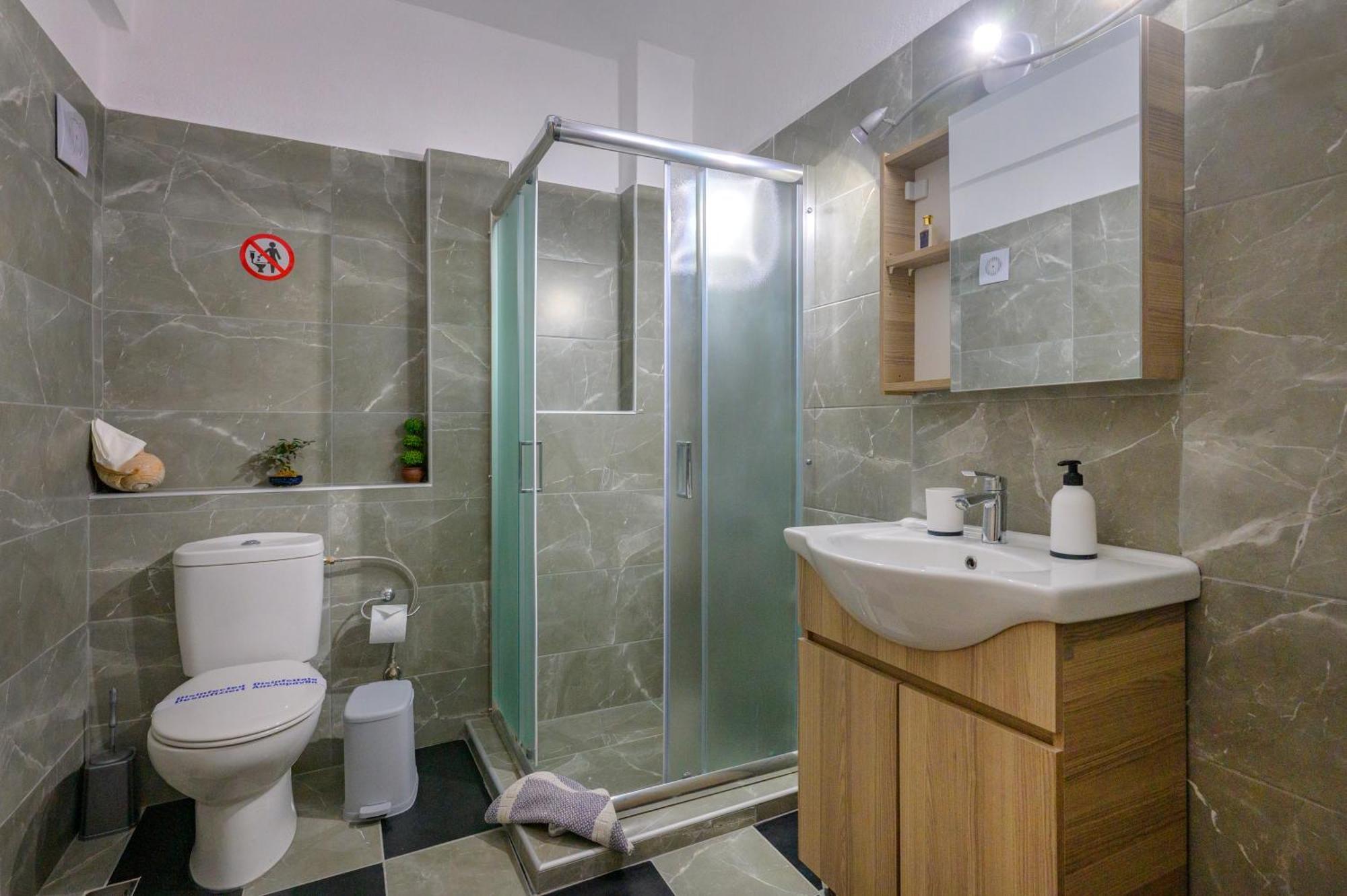 Michael's Apartment's Nea Roda