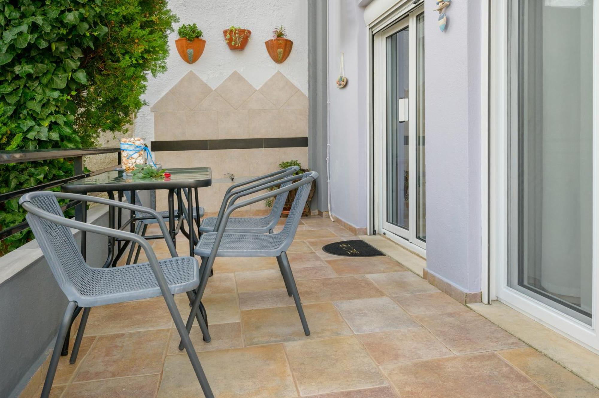 Michael's Apartment's Nea Roda